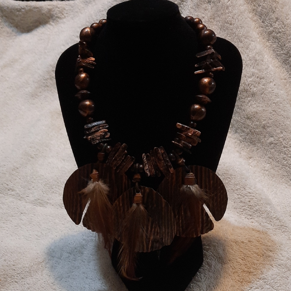 Elegant Brown Feather Necklace
